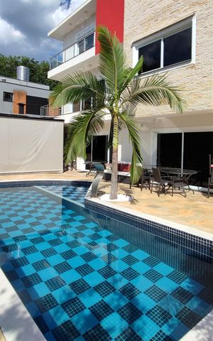Casa de condomínio à venda com 560m², 5 quartos e 8 vagas Casa de condomínio à venda com 560m², 5 quartos e 8 vagasQuintal - Piscina