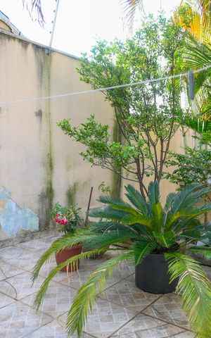 Casa à venda com 133m², 3 quartos e 2 vagas Casa à venda com 133m², 3 quartos e 2 vagasQuintal