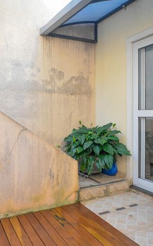Casa à venda com 133m², 3 quartos e 2 vagas Casa à venda com 133m², 3 quartos e 2 vagasVaranda