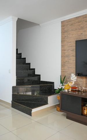 Casa à venda com 133m², 3 quartos e 2 vagas Casa à venda com 133m², 3 quartos e 2 vagasSala