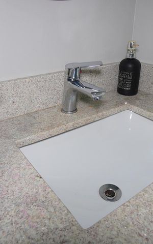 Apartamento à venda com 63m², 2 quartos e 2 vagasBanheiro Corredor