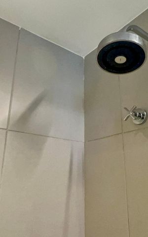 Studio à venda com 34m², 1 quarto e 1 vaga Studio à venda com 34m², 1 quarto e 1 vagaBanheiro