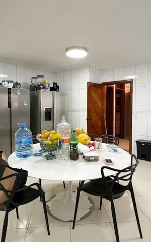 Apartamento à venda com 210m², 4 quartos e 4 vagas Apartamento à venda com 210m², 4 quartos e 4 vagasCozinha