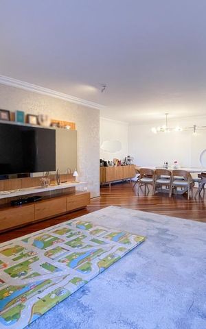 Apartamento à venda com 210m², 4 quartos e 4 vagas Apartamento à venda com 210m², 4 quartos e 4 vagasSala