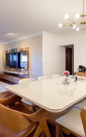 Apartamento à venda com 210m², 4 quartos e 4 vagas Apartamento à venda com 210m², 4 quartos e 4 vagasSala