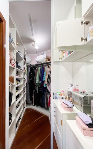 Apartamento à venda com 210m², 4 quartos e 4 vagas Apartamento à venda com 210m², 4 quartos e 4 vagasCloset - Suíte 3