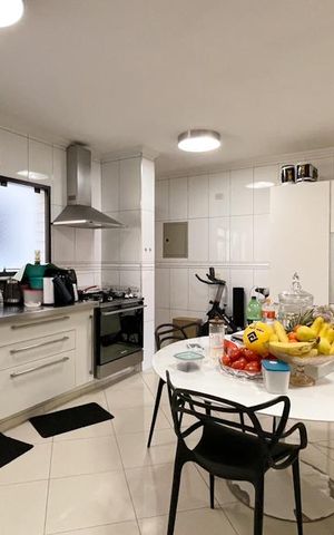 Apartamento à venda com 210m², 4 quartos e 4 vagas Apartamento à venda com 210m², 4 quartos e 4 vagasCozinha