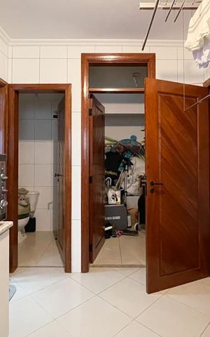 Apartamento à venda com 210m², 4 quartos e 4 vagas Apartamento à venda com 210m², 4 quartos e 4 vagasÁrea de Serviço