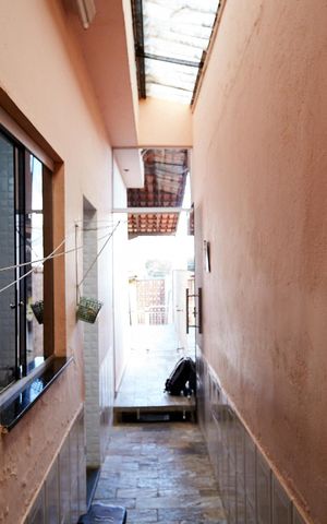 Casa à venda com 360m², 3 quartos e 4 vagas Casa à venda com 360m², 3 quartos e 4 vagasCorredor