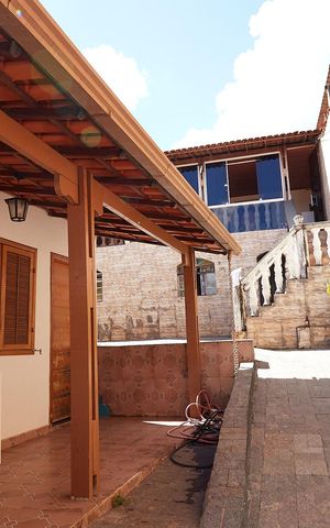 Casa à venda com 360m², 3 quartos e 4 vagas Casa à venda com 360m², 3 quartos e 4 vagasQuintal