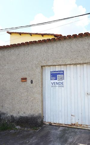 Casa à venda com 360m², 3 quartos e 4 vagas Casa à venda com 360m², 3 quartos e 4 vagasFachada