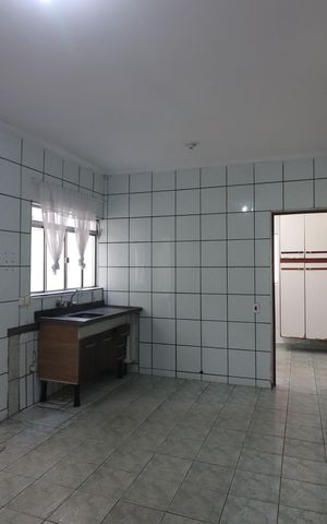Casa para alugar com 171m², 3 quartos e 2 vagasCozinha 
