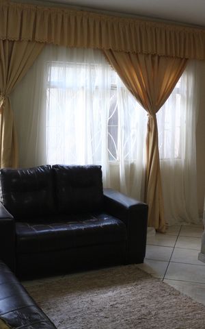 Casa à venda com 300m², 3 quartos e 6 vagasSala