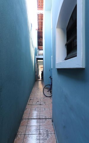 Casa à venda com 185m², 3 quartos e 2 vagasCorredor externo