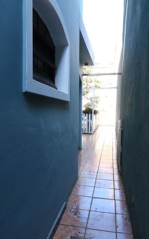 Casa à venda com 185m², 3 quartos e 2 vagasCorredor externo