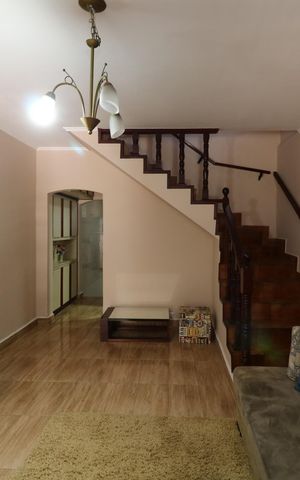 Casa à venda com 185m², 3 quartos e 2 vagasSala