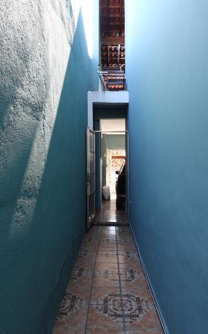 Casa à venda com 185m², 3 quartos e 2 vagasCorredor externo