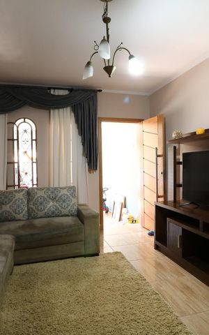 Casa à venda com 185m², 3 quartos e 2 vagasSala
