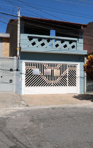 Casa à venda com 185m², 3 quartos e 2 vagasFachada
