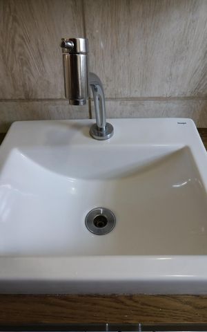 Casa à venda com 185m², 3 quartos e 2 vagasBanheiro do piso superior - Pia