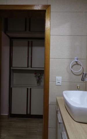 Casa à venda com 185m², 3 quartos e 2 vagasBanheiro do piso inferior