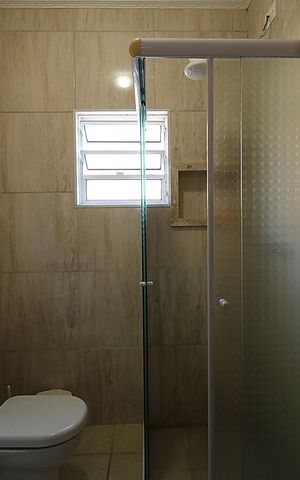 Casa à venda com 185m², 3 quartos e 2 vagasBanheiro do piso superior