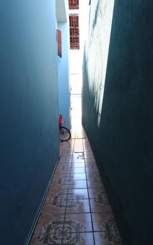 Casa à venda com 185m², 3 quartos e 2 vagasCorredor externo