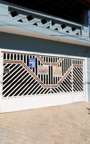 Casa à venda com 185m², 3 quartos e 2 vagasFachada com a plaquinha