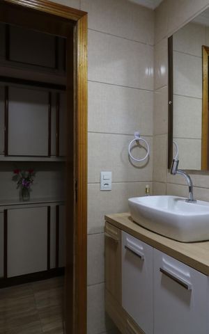 Casa à venda com 185m², 3 quartos e 2 vagasBanheiro do piso inferior