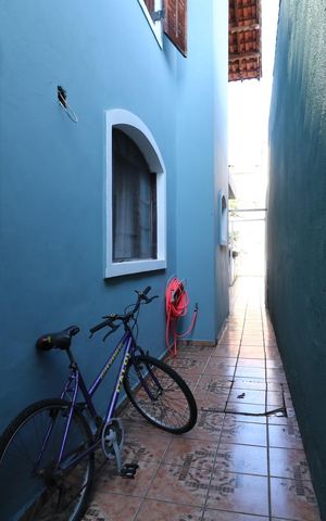 Casa à venda com 185m², 3 quartos e 2 vagasCorredor externo