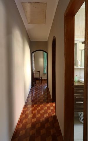 Casa à venda com 185m², 3 quartos e 2 vagasCorredor piso superior