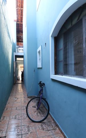 Casa à venda com 185m², 3 quartos e 2 vagasCorredor externo