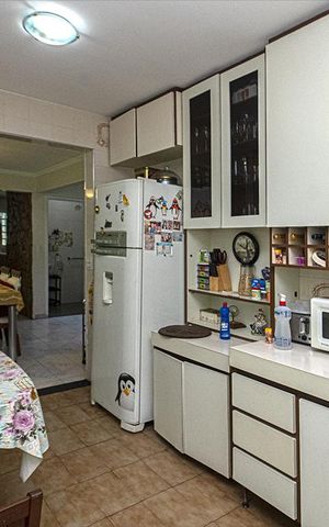 Casa à venda com 200m², 4 quartos e 2 vagas Casa à venda com 200m², 4 quartos e 2 vagascozinha