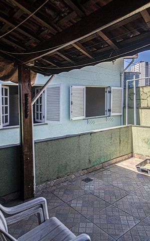 Casa à venda com 200m², 4 quartos e 2 vagas Casa à venda com 200m², 4 quartos e 2 vagaschurrasqueira