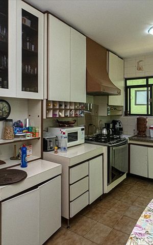 Casa à venda com 200m², 4 quartos e 2 vagas Casa à venda com 200m², 4 quartos e 2 vagascozinha