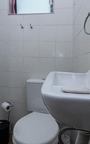 Casa à venda com 200m², 4 quartos e 2 vagas Casa à venda com 200m², 4 quartos e 2 vagasbanheiro na área de serviço