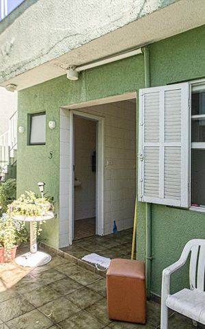 Casa à venda com 200m², 4 quartos e 2 vagas Casa à venda com 200m², 4 quartos e 2 vagasárea de serviço
