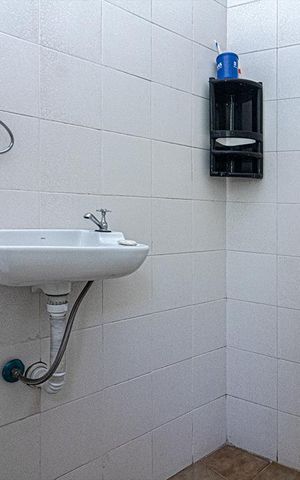 Casa à venda com 200m², 4 quartos e 2 vagas Casa à venda com 200m², 4 quartos e 2 vagasbanheiro na área de serviço