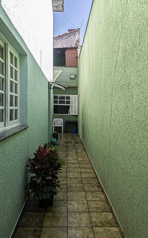 Casa à venda com 200m², 4 quartos e 2 vagas Casa à venda com 200m², 4 quartos e 2 vagascorredor lateral