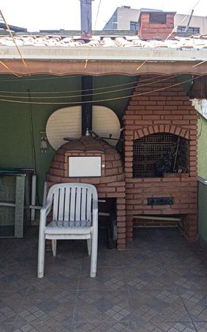 Casa à venda com 200m², 4 quartos e 2 vagas Casa à venda com 200m², 4 quartos e 2 vagaschurrasqueira