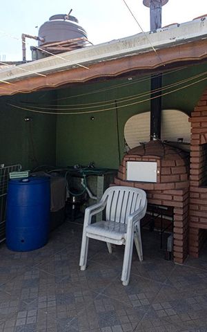 Casa à venda com 200m², 4 quartos e 2 vagas Casa à venda com 200m², 4 quartos e 2 vagaschurrasqueira