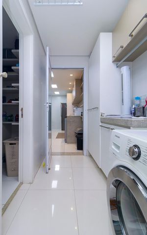Apartamento à venda com 173m², 3 quartos e 3 vagas Apartamento à venda com 173m², 3 quartos e 3 vagasÁrea de Serviço