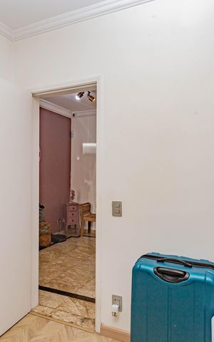 Casa à venda com 240m², 3 quartos e 2 vagas Casa à venda com 240m², 3 quartos e 2 vagasEscritório