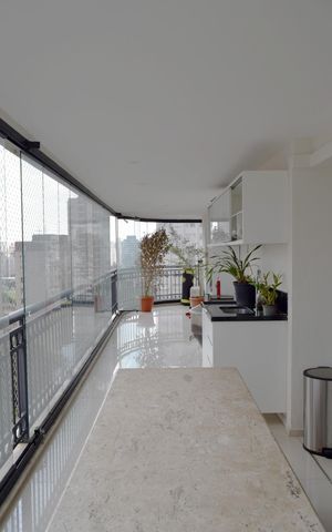 Apartamento à venda com 440m², 4 quartos e 5 vagasVaranda