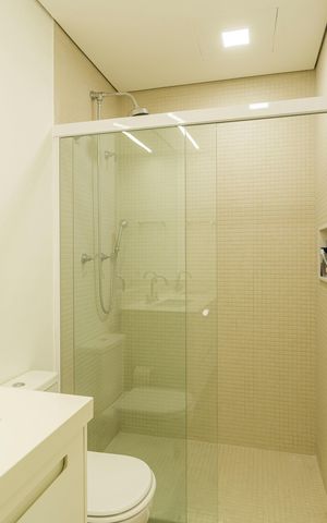Apartamento à venda com 89m², 2 quartos e 2 vagas Apartamento à venda com 89m², 2 quartos e 2 vagasBanheiro da Suíte