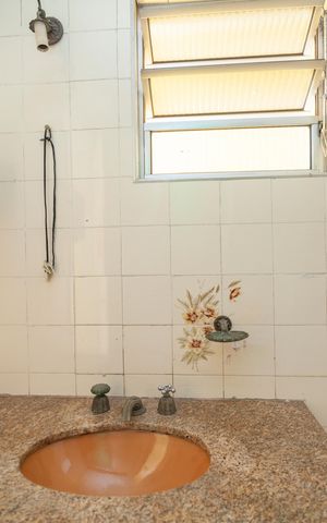 Casa à venda com 252m², 3 quartos e 4 vagasBanheiro de Serviço
