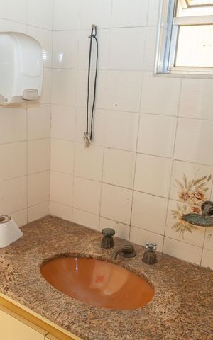 Casa à venda com 252m², 3 quartos e 4 vagasBanheiro de Serviço