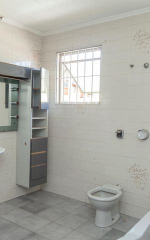 Casa à venda com 252m², 3 quartos e 4 vagasBanheiro suite