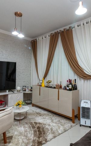 Casa à venda com 90m², 2 quartos e 2 vagasSala
