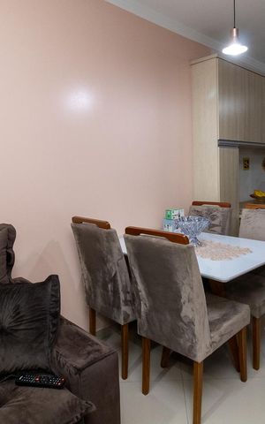 Casa à venda com 90m², 2 quartos e 2 vagasSala